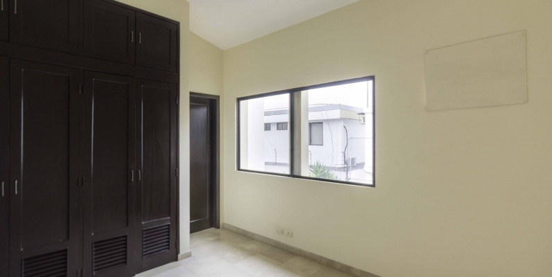 GeoBienes - Casa en venta en Urbanización Villa Nueva,  Vía a Samborondón  - Plusvalia Guayaquil Casas de venta y alquiler Inmobiliaria Ecuador