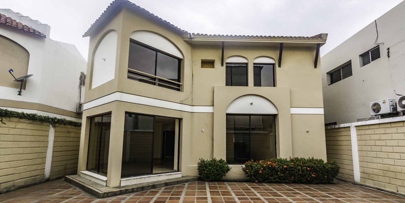 GeoBienes - Casa en venta en Urbanización Villa Nueva,  Vía a Samborondón  - Plusvalia Guayaquil Casas de venta y alquiler Inmobiliaria Ecuador