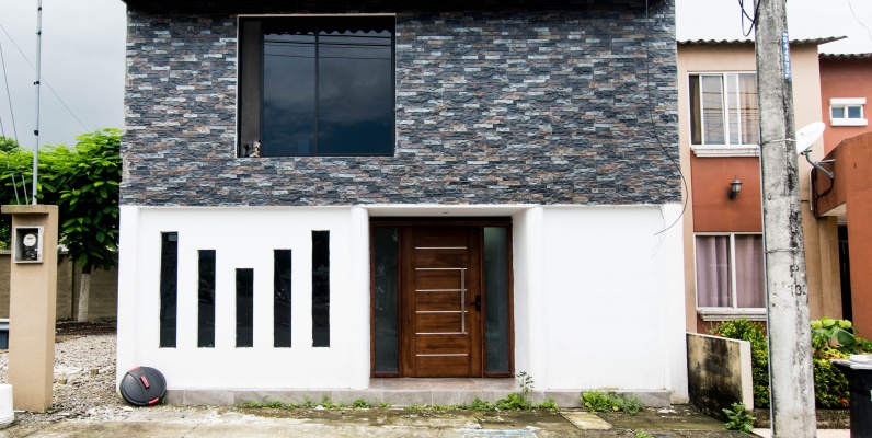 GeoBienes - Casa en venta en Urbanización Villa del Rey - Plusvalia Guayaquil Casas de venta y alquiler Inmobiliaria Ecuador