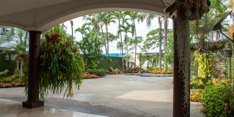 Casa en venta en Urbanización Vista al Parque, Samborondón GeoBienes - Casa en venta en Samborondón - Plusvalia Guayaquil Casas de venta y alquiler Inmobiliaria Ecuador