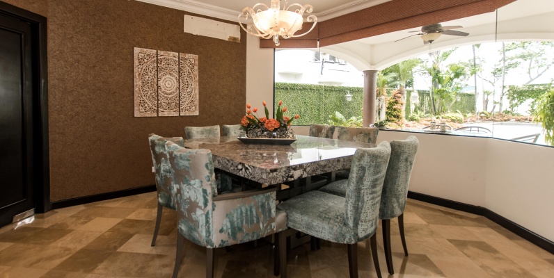Casa en venta en Urbanización Vista al Parque, Samborondón GeoBienes - Casa en venta en Samborondón - Plusvalia Guayaquil Casas de venta y alquiler Inmobiliaria Ecuador