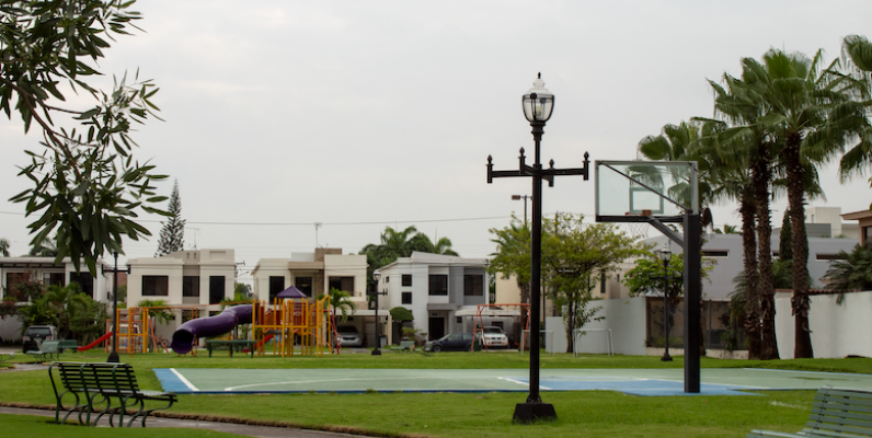 Casa en venta en Urbanización Vista al Parque, Samborondón GeoBienes - Casa en venta en Samborondón - Plusvalia Guayaquil Casas de venta y alquiler Inmobiliaria Ecuador