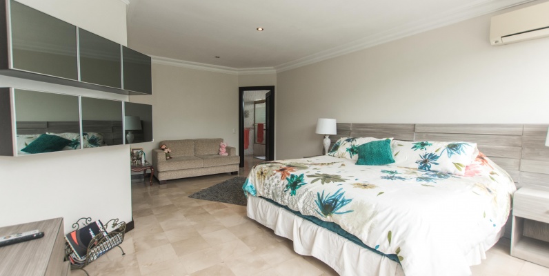 Casa en venta en Urbanización Vista al Parque, Samborondón GeoBienes - Casa en venta en Samborondón - Plusvalia Guayaquil Casas de venta y alquiler Inmobiliaria Ecuador