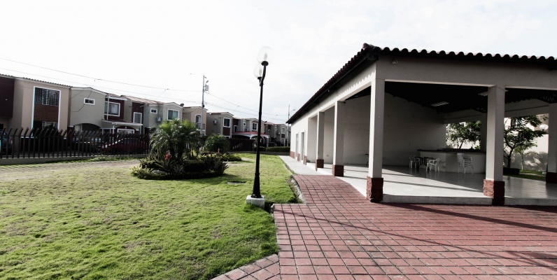 GeoBienes - Casa en venta en Villa Italia, via Daule - Plusvalia Guayaquil Casas de venta y alquiler Inmobiliaria Ecuador