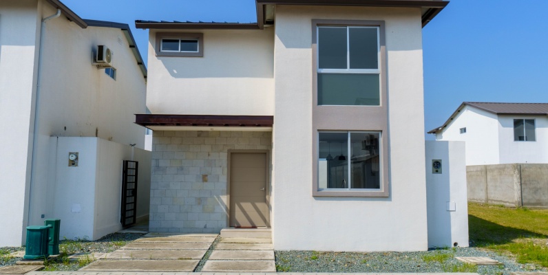 Casa en venta por estrenar con excelentes acabados en Urbanizacion Amalfi, Km 5.5 Vía la Aurora Salitre GeoBienes - Casa en venta por estrenar con excelentes acabados en Urbanizacion Amalfi, Km 5.5 Vía la Aurora Salitre - Plusvalia Guayaquil Casas de venta y alquiler Inmobiliaria Ecuador