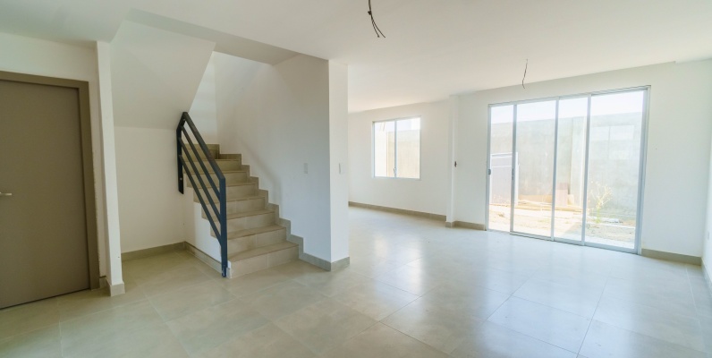 Casa en venta por estrenar con excelentes acabados en Urbanización Amalfi, Vía la Aurora Km 5.5 GeoBienes - Casa en venta por estrenar con excelentes acabados en Urbanización Amalfi, Vía la Aurora Km 5.5 - Plusvalia Guayaquil Casas de venta y alquiler Inmobiliaria Ecuador