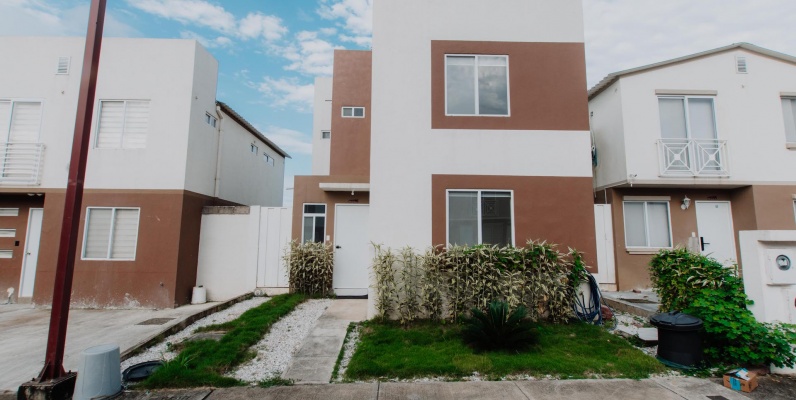 Casa en venta por estrenar en Urbanización Villa del Rey etapa Princesa Kate GeoBienes - Casa en venta por estrenar en Urbanización Villa del Rey etapa Princesa Kate - Plusvalia Guayaquil Casas de venta y alquiler Inmobiliaria Ecuador
