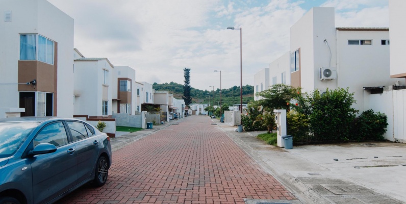 Casa en venta por estrenar en Urbanización Villa del Rey etapa Princesa Kate GeoBienes - Casa en venta por estrenar en Urbanización Villa del Rey etapa Princesa Kate - Plusvalia Guayaquil Casas de venta y alquiler Inmobiliaria Ecuador