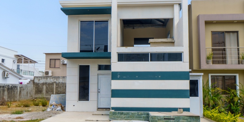 Casa en venta por estrenar ubicada en Urbanización San Antonio, vía Samborondón GeoBienes - Casa en venta por estrenar ubicada en Urbanización San Antonio, vía Samborondón - Plusvalia Guayaquil Casas de venta y alquiler Inmobiliaria Ecuador