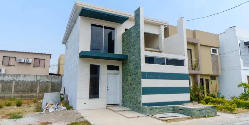 Casa en venta por estrenar ubicada en Urbanización San Antonio, vía Samborondón GeoBienes - Casa en venta por estrenar ubicada en Urbanización San Antonio, vía Samborondón - Plusvalia Guayaquil Casas de venta y alquiler Inmobiliaria Ecuador