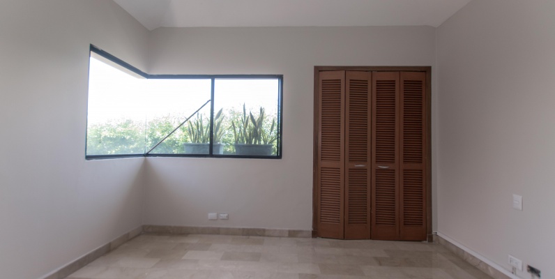 Casa en venta remodelada en la Urb. Villanueva, Km 1, Vía Samborondón GeoBienes - Casa en venta remodelada en la Urb. Villanueva, Km 1, Vía Samborondón - Plusvalia Guayaquil Casas de venta y alquiler Inmobiliaria Ecuador