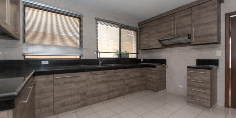 Casa en venta remodelada en la Urb. Villanueva, Km 1, Vía Samborondón GeoBienes - Casa en venta remodelada en la Urb. Villanueva, Km 1, Vía Samborondón - Plusvalia Guayaquil Casas de venta y alquiler Inmobiliaria Ecuador
