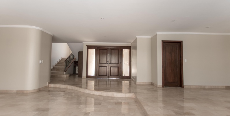 Casa en venta remodelada en la Urb. Villanueva, Km 1, Vía Samborondón GeoBienes - Casa en venta remodelada en la Urb. Villanueva, Km 1, Vía Samborondón - Plusvalia Guayaquil Casas de venta y alquiler Inmobiliaria Ecuador