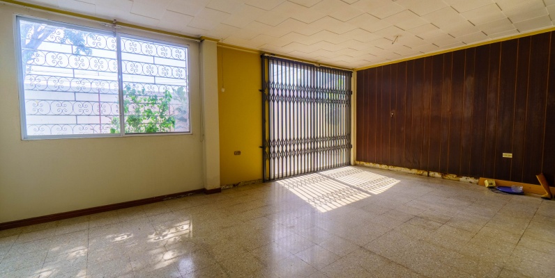 Casa en venta ubicada en Cdla del IESS, Sur de Guayaquil GeoBienes - Casa en venta ubicada en Cdla del IESS, Sur de Guayaquil - Plusvalia Guayaquil Casas de venta y alquiler Inmobiliaria Ecuador