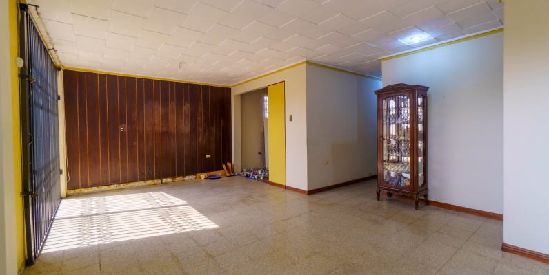 Casa en venta ubicada en Cdla del IESS, Sur de Guayaquil GeoBienes - Casa en venta ubicada en Cdla del IESS, Sur de Guayaquil - Plusvalia Guayaquil Casas de venta y alquiler Inmobiliaria Ecuador