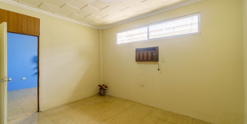 Casa en venta ubicada en Cdla del IESS, Sur de Guayaquil GeoBienes - Casa en venta ubicada en Cdla del IESS, Sur de Guayaquil - Plusvalia Guayaquil Casas de venta y alquiler Inmobiliaria Ecuador