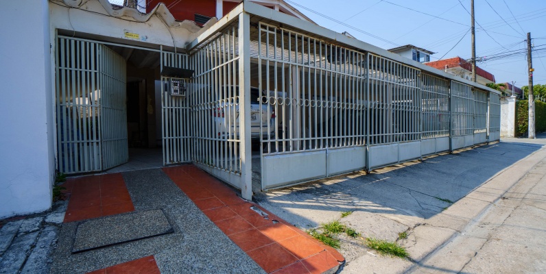 Casa en venta ubicada en conjunto cerrado en Urdesa, Norte de Guayaquil GeoBienes - Casa en venta ubicada en conjunto cerrado en Urdesa, Norte de Guayaquil - Plusvalia Guayaquil Casas de venta y alquiler Inmobiliaria Ecuador