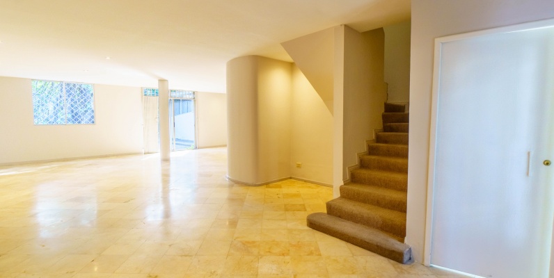 Casa en venta ubicada en conjunto cerrado en Urdesa, Norte de Guayaquil GeoBienes - Casa en venta ubicada en conjunto cerrado en Urdesa, Norte de Guayaquil - Plusvalia Guayaquil Casas de venta y alquiler Inmobiliaria Ecuador