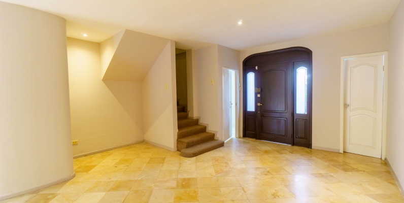Casa en venta ubicada en conjunto cerrado en Urdesa, Norte de Guayaquil GeoBienes - Casa en venta ubicada en conjunto cerrado en Urdesa, Norte de Guayaquil - Plusvalia Guayaquil Casas de venta y alquiler Inmobiliaria Ecuador
