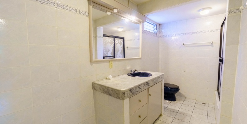 Casa en venta ubicada en conjunto cerrado en Urdesa, Norte de Guayaquil GeoBienes - Casa en venta ubicada en conjunto cerrado en Urdesa, Norte de Guayaquil - Plusvalia Guayaquil Casas de venta y alquiler Inmobiliaria Ecuador