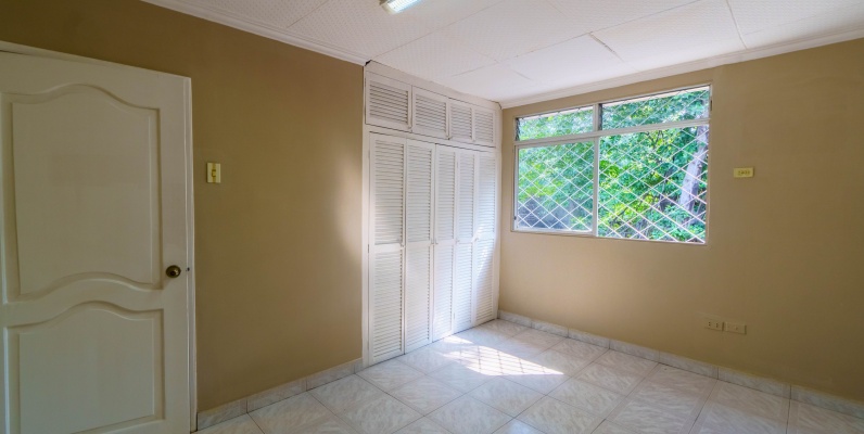 Casa en venta ubicada en conjunto cerrado en Urdesa, Norte de Guayaquil GeoBienes - Casa en venta ubicada en conjunto cerrado en Urdesa, Norte de Guayaquil - Plusvalia Guayaquil Casas de venta y alquiler Inmobiliaria Ecuador