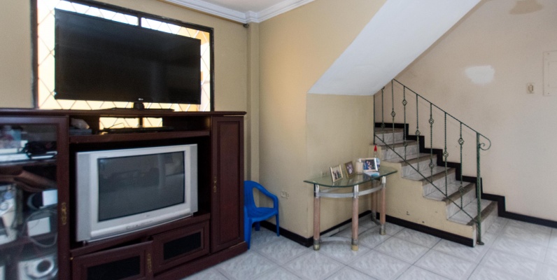 Casa en venta ubicada en la Alborada, Norte de Guayaquil GeoBienes - Casa en venta ubicada en la Alborada, Norte de Guayaquil - Plusvalia Guayaquil Casas de venta y alquiler Inmobiliaria Ecuador