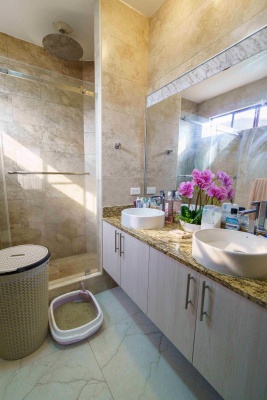Casa en venta ubicada en la Urbanización Bali, Vista al río GeoBienes - Casa en venta ubicada en la Urbanización Bali, Vista al río - Plusvalia Guayaquil Casas de venta y alquiler Inmobiliaria Ecuador