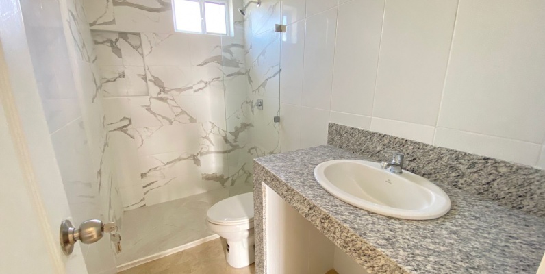 Casa en venta ubicada en la Urbanización Casa Laguna, Etapa Brisana GeoBienes - Casa en venta ubicada en la Urbanización Casa Laguna, Etapa Brisana - Plusvalia Guayaquil Casas de venta y alquiler Inmobiliaria Ecuador