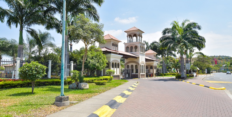 Casa en venta ubicada en la Urbanización La Joya, Etapa Perla GeoBienes - Casa en venta ubicada en la Urbanización La Joya, Etapa Perla - Plusvalia Guayaquil Casas de venta y alquiler Inmobiliaria Ecuador