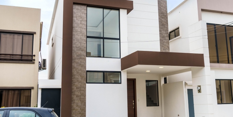 GeoBienes - Casa en venta ubicada en la Urbanización San Antonio, Vía Samborondón - Plusvalia Guayaquil Casas de venta y alquiler Inmobiliaria Ecuador