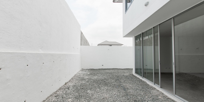 Casa en venta ubicada en la Urbanización Vistana 1000, Etapa Omega GeoBienes - Casa en venta ubicada en la Urbanización Vistana 1000, Etapa Omega - Plusvalia Guayaquil Casas de venta y alquiler Inmobiliaria Ecuador