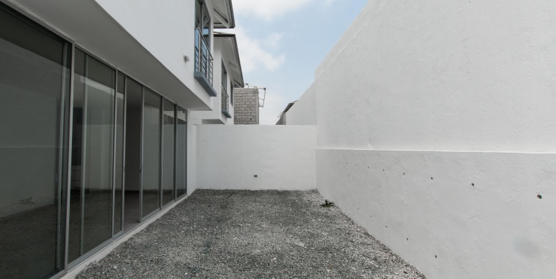 Casa en venta ubicada en la Urbanización Vistana 1000, Etapa Omega GeoBienes - Casa en venta ubicada en la Urbanización Vistana 1000, Etapa Omega - Plusvalia Guayaquil Casas de venta y alquiler Inmobiliaria Ecuador
