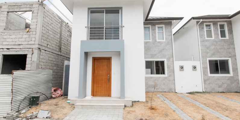 Casa en venta ubicada en la Urbanización Vistana 1000, Etapa Omega GeoBienes - Casa en venta ubicada en la Urbanización Vistana 1000, Etapa Omega - Plusvalia Guayaquil Casas de venta y alquiler Inmobiliaria Ecuador