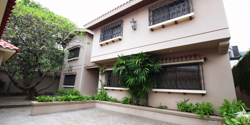 Casa en venta ubicada en Olivos I, Ceibos, Norte de Guayaquil GeoBienes - Casa en alquiler ubicada en Olivos I, Ceibos, Norte de Guayaquil - Plusvalia Guayaquil Casas de venta y alquiler Inmobiliaria Ecuador