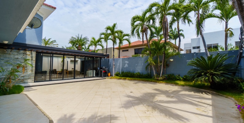 Casa en venta ubicada en Urbanización Entre Lagos, Samborondón GeoBienes - Casa en venta ubicada en Urbanización Entre Lagos, Samborondón - Plusvalia Guayaquil Casas de venta y alquiler Inmobiliaria Ecuador
