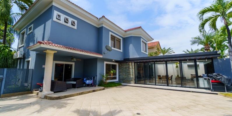 Casa en venta ubicada en Urbanización Entre Lagos, Samborondón GeoBienes - Casa en venta ubicada en Urbanización Entre Lagos, Samborondón - Plusvalia Guayaquil Casas de venta y alquiler Inmobiliaria Ecuador