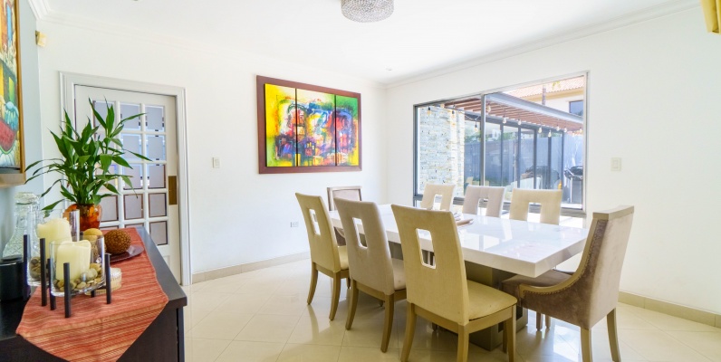 Casa en venta ubicada en Urbanización Entre Lagos, Samborondón GeoBienes - Casa en venta ubicada en Urbanización Entre Lagos, Samborondón - Plusvalia Guayaquil Casas de venta y alquiler Inmobiliaria Ecuador