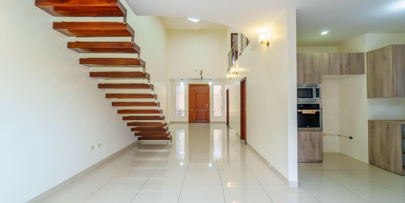 Casa en venta ubicada en Urbanización Villa Club, etapa Natura GeoBienes - Casa en venta ubicada en Urbanización Villa Club, etapa Natura - Plusvalia Guayaquil Casas de venta y alquiler Inmobiliaria Ecuador