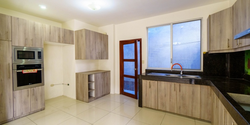 Casa en venta ubicada en Urbanización Villa Club, etapa Natura GeoBienes - Casa en venta ubicada en Urbanización Villa Club, etapa Natura - Plusvalia Guayaquil Casas de venta y alquiler Inmobiliaria Ecuador