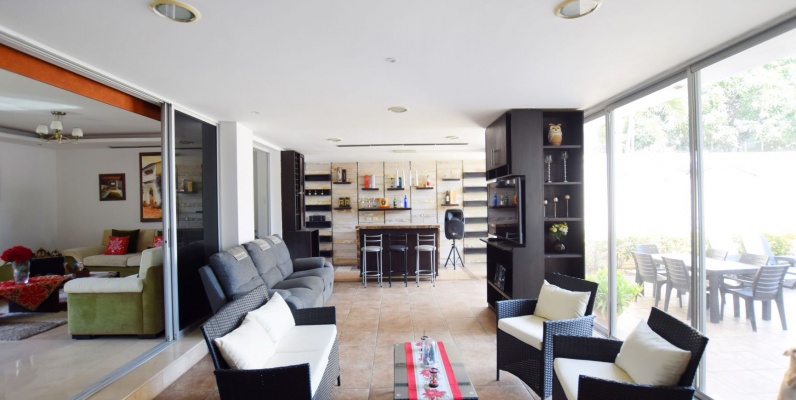 Casa en venta ubicada en Vía Samborondón - Torres del Sol GeoBienes - Casa en venta ubicada en Vía Samborondón - Torres del Sol - Plusvalia Guayaquil Casas de venta y alquiler Inmobiliaria Ecuador