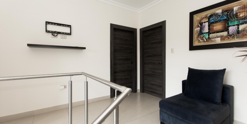Casa en venta ubicado en Urbanización San Antonio, Samborondón GeoBienes - Casa en venta ubicado en Urbanización San Antonio, Samborondón - Plusvalia Guayaquil Casas de venta y alquiler Inmobiliaria Ecuador