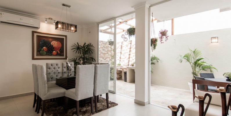Casa en venta ubicado en Urbanización San Antonio, Samborondón GeoBienes - Casa en venta ubicado en Urbanización San Antonio, Samborondón - Plusvalia Guayaquil Casas de venta y alquiler Inmobiliaria Ecuador