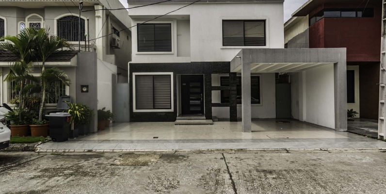 Casa en venta Urb. Las Riberas, Vía Samborondón GeoBienes - Casa en venta Urb. Las Riberas, Vía Samborondón - Plusvalia Guayaquil Casas de venta y alquiler Inmobiliaria Ecuador