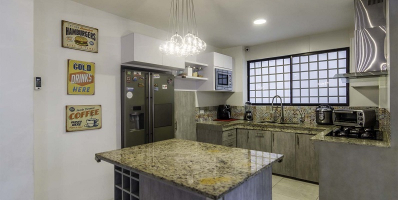 Casa en venta Urb. Las Riberas, Vía Samborondón GeoBienes - Casa en venta Urb. Las Riberas, Vía Samborondón - Plusvalia Guayaquil Casas de venta y alquiler Inmobiliaria Ecuador