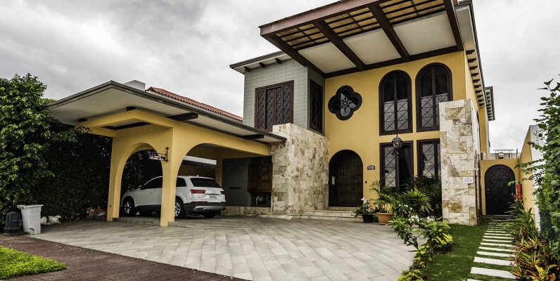 GeoBienes - Casa en venta en la Urbanización Portofino, Vía a la Costa - Plusvalia Guayaquil Casas de venta y alquiler Inmobiliaria Ecuador
