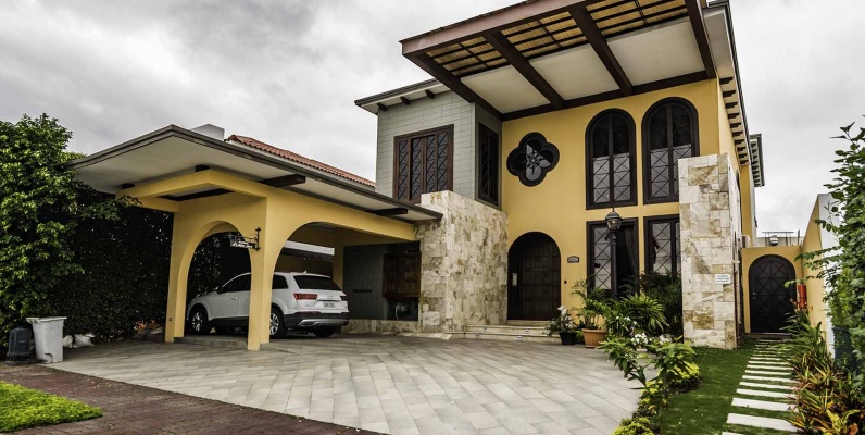Casa en venta Urb. Portifino, Vía a la Costa GeoBienes - Casa en venta en la Urbanización Portofino, Vía a la Costa - Plusvalia Guayaquil Casas de venta y alquiler Inmobiliaria Ecuador