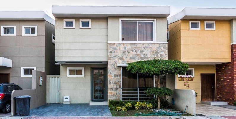 Casa en venta Urb. San Sebastían, Samborondón GeoBienes - Casa en venta Urb. San Sebastían, Samborondón - Plusvalia Guayaquil Casas de venta y alquiler Inmobiliaria Ecuador