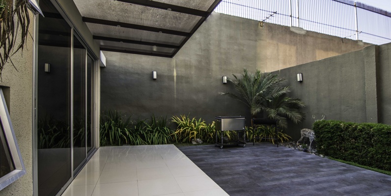 Casa en venta Urb. San Sebastían, Samborondón GeoBienes - Casa en venta Urb. San Sebastían, Samborondón - Plusvalia Guayaquil Casas de venta y alquiler Inmobiliaria Ecuador