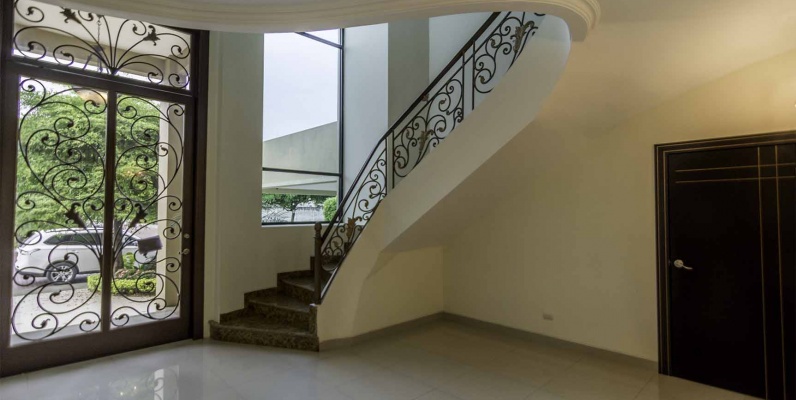 Casa en venta Urb. Terrasol , Vía Samborondón GeoBienes - Casa en venta Urb. Terrasol, Vía Samborondón - Plusvalia Guayaquil Casas de venta y alquiler Inmobiliaria Ecuador