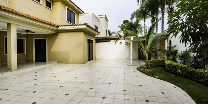 Casa en venta Urb. Terrasol , Vía Samborondón GeoBienes - Casa en venta Urb. Terrasol, Vía Samborondón - Plusvalia Guayaquil Casas de venta y alquiler Inmobiliaria Ecuador